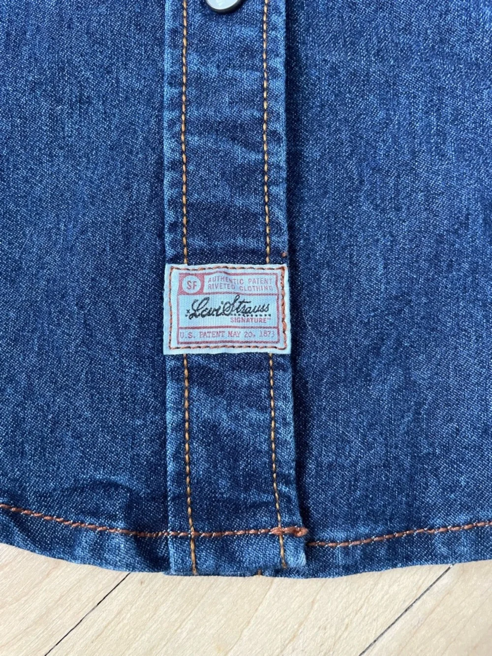 Levi Strauss Vintage dark wash denim snap button down shirt - Picture 6 of 6